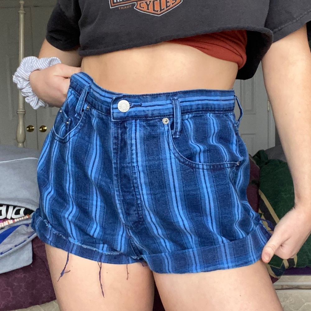STRIPED VINTAGE GUESS SHORTS - Picture 7 of 8